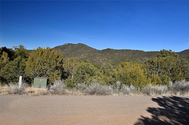 202 Double Arrow Road, Santa Fe, NM 87505