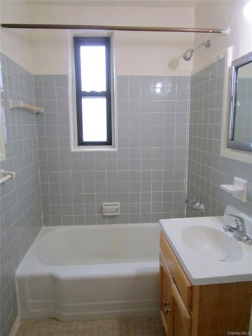 123 Valentine Lane 4E, Yonkers, NY 10705