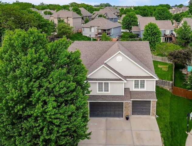 9105 N Kansas Court, Kansas City, MO 64156