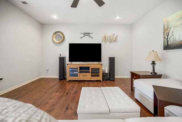 9105 N Kansas Court, Kansas City, MO 64156