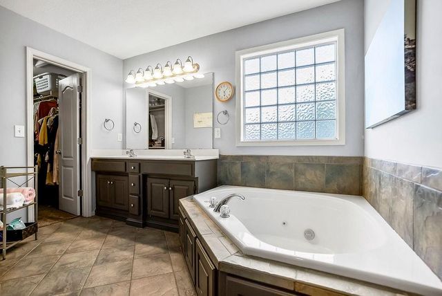 9105 N Kansas Court, Kansas City, MO 64156