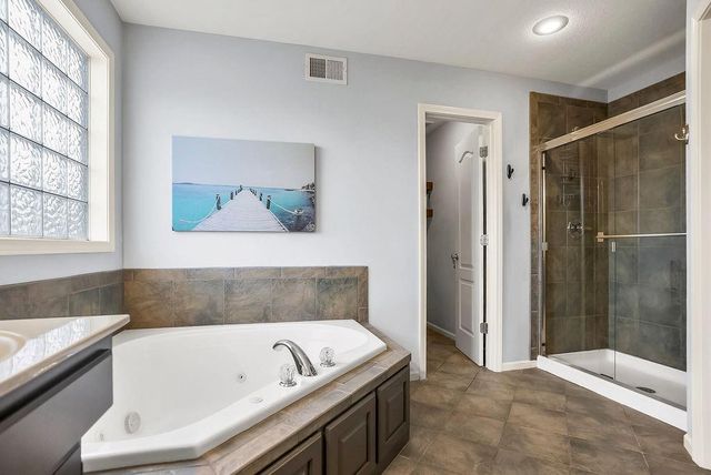 9105 N Kansas Court, Kansas City, MO 64156