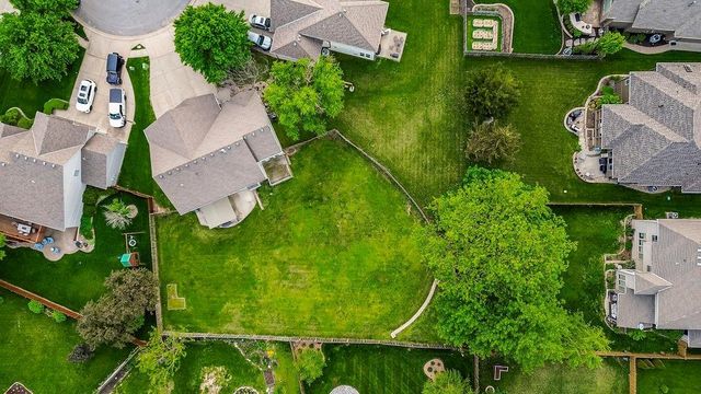 9105 N Kansas Court, Kansas City, MO 64156
