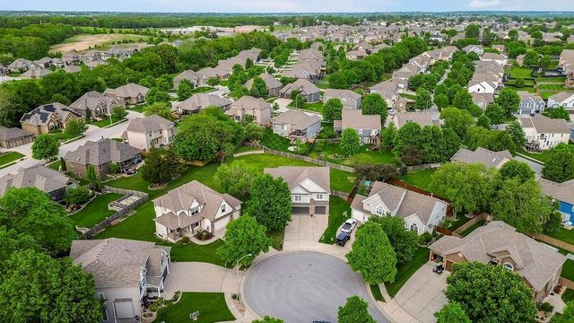 9105 N Kansas Court, Kansas City, MO 64156