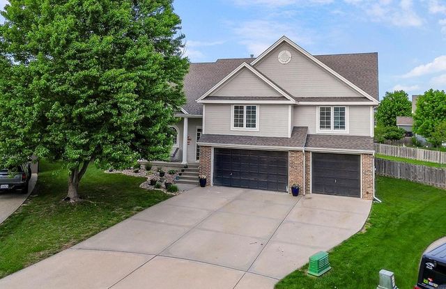 9105 N Kansas Court, Kansas City, MO 64156