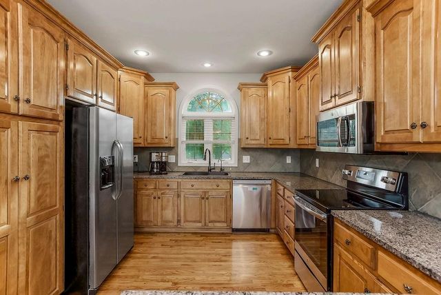 9105 N Kansas Court, Kansas City, MO 64156