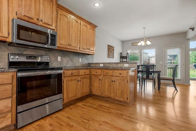 9105 N Kansas Court, Kansas City, MO 64156