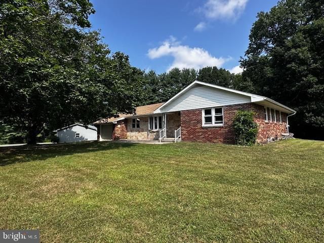 1217 BARTON RD, Breezewood, PA 15533