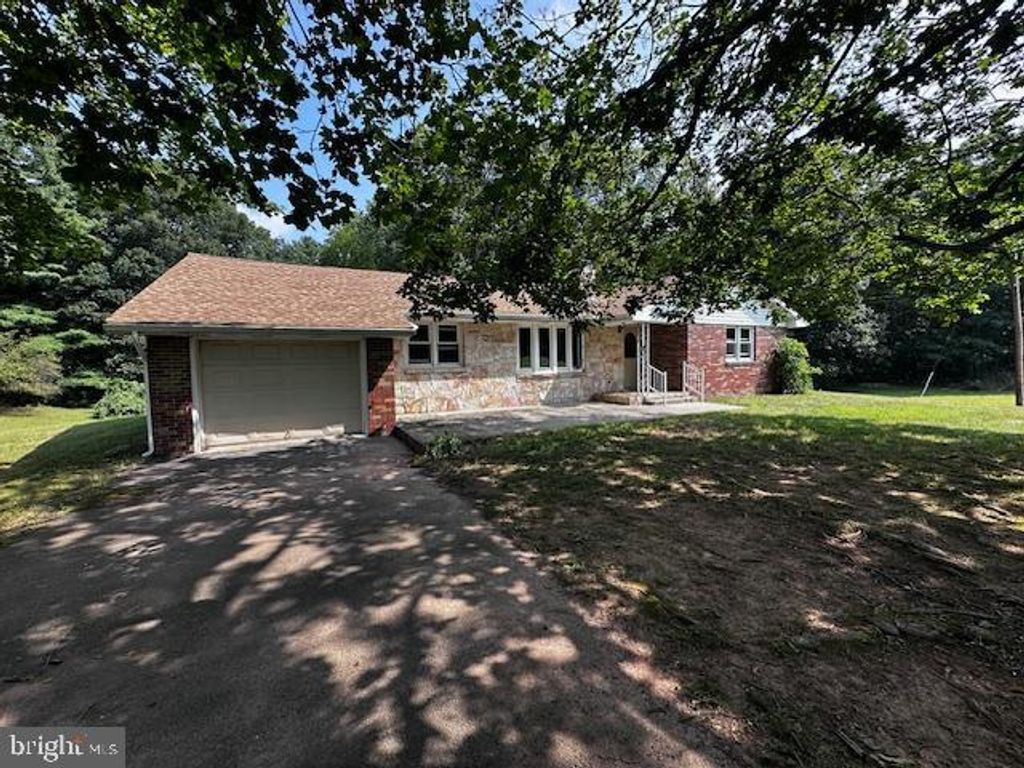 1217 BARTON RD, Breezewood, PA 15533