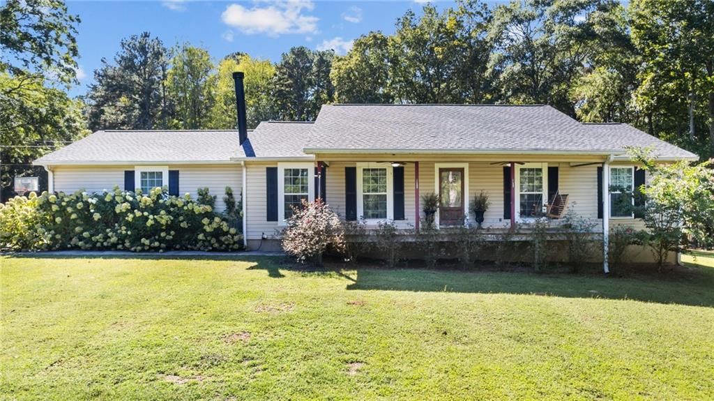 1104 Burkhalter SE Road, Silver Creek, GA 30173