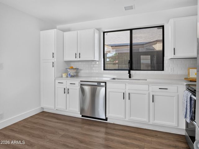 4047 W WHISPERING WIND Drive, Glendale, AZ 85310