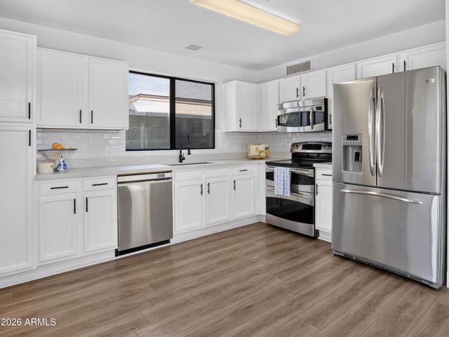 4047 W WHISPERING WIND Drive, Glendale, AZ 85310