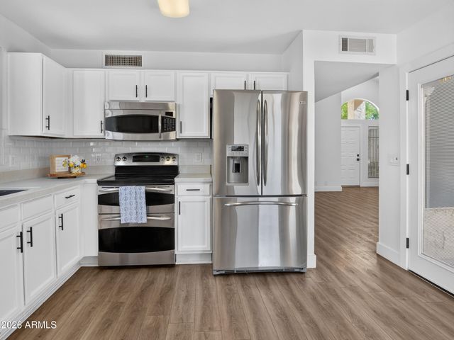 4047 W WHISPERING WIND Drive, Glendale, AZ 85310