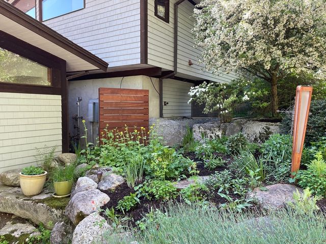 31 Aaron Way, Carlisle, MA 01741