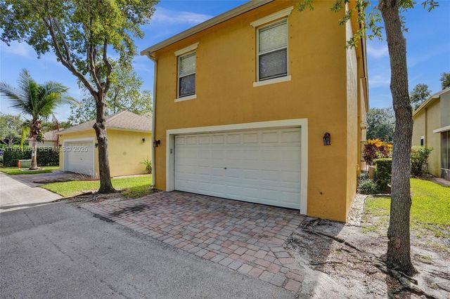 2057 SE Avon Park Dr, Port St. Lucie, FL 34952