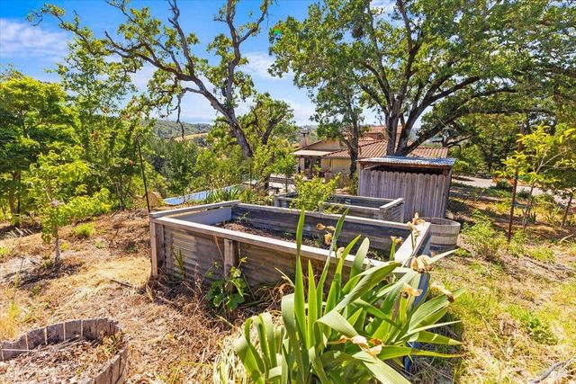 13404 Flora Ranch Rd, Healdsburg, CA 95448