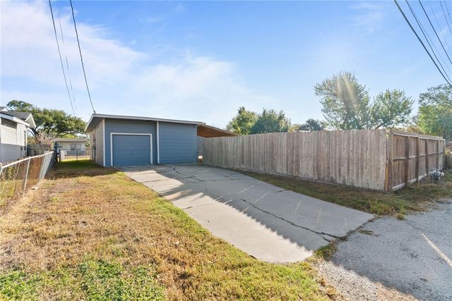 1037 Collingswood Dr, Corpus Christi, TX 78412