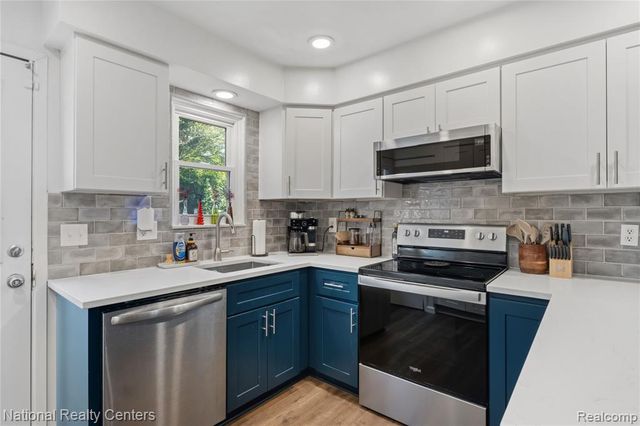 632 Bellevue Avenue, Commerce Twp, MI 48017
