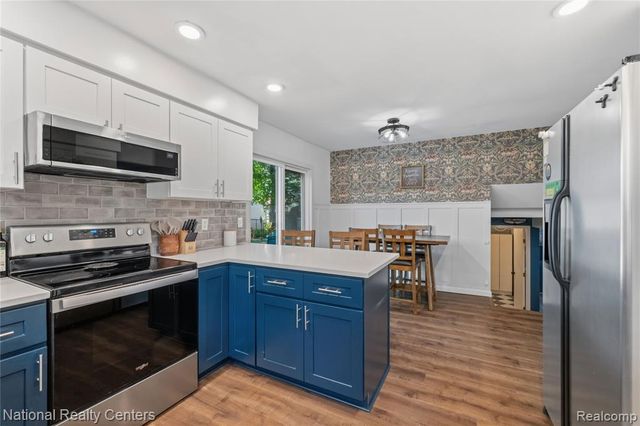 632 Bellevue Avenue, Commerce Twp, MI 48017