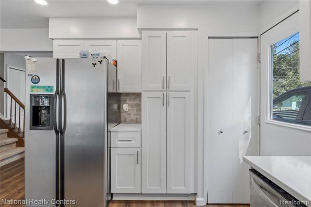 632 Bellevue Avenue, Commerce Twp, MI 48017