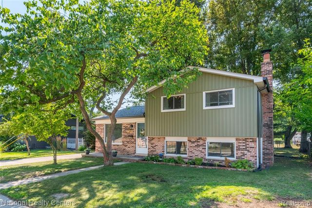632 Bellevue Avenue, Commerce Twp, MI 48017