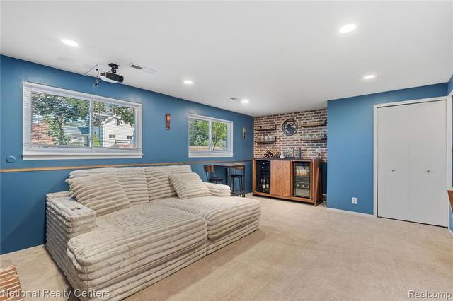 632 Bellevue Avenue, Commerce Twp, MI 48017