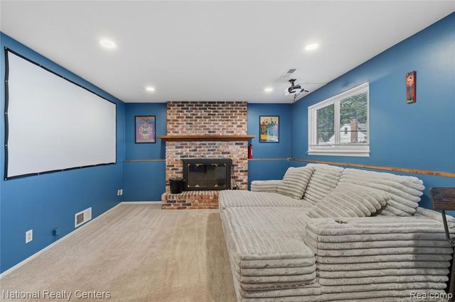 632 Bellevue Avenue, Commerce Twp, MI 48017