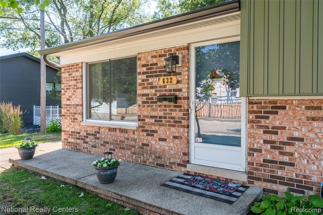632 Bellevue Avenue, Commerce Twp, MI 48017