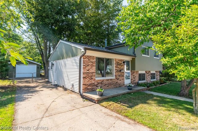 632 Bellevue Avenue, Commerce Twp, MI 48017