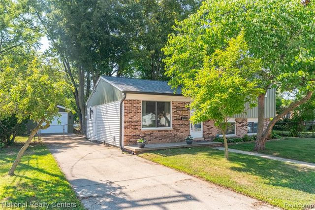 632 Bellevue Avenue, Commerce Twp, MI 48017