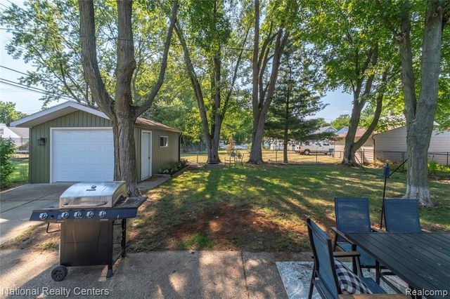 632 Bellevue Avenue, Commerce Twp, MI 48017