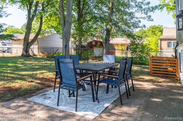 632 Bellevue Avenue, Commerce Twp, MI 48017
