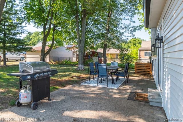 632 Bellevue Avenue, Commerce Twp, MI 48017
