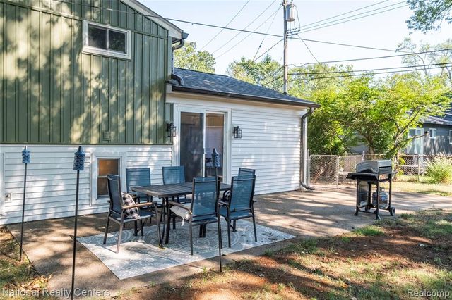 632 Bellevue Avenue, Commerce Twp, MI 48017