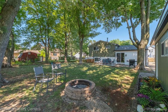 632 Bellevue Avenue, Commerce Twp, MI 48017
