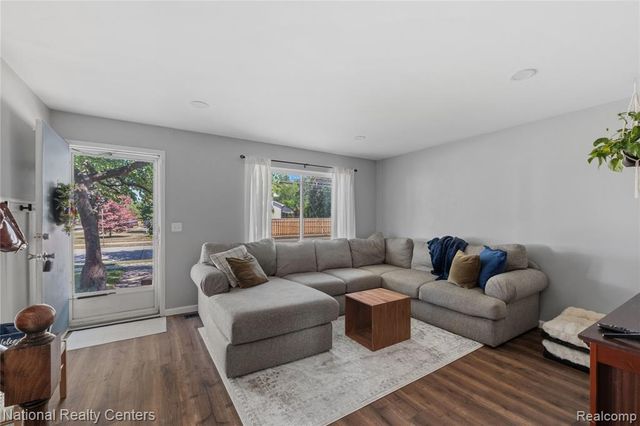 632 Bellevue Avenue, Commerce Twp, MI 48017