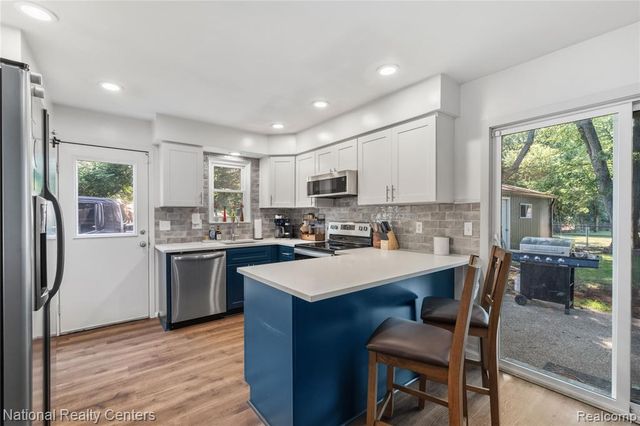 632 Bellevue Avenue, Commerce Twp, MI 48017