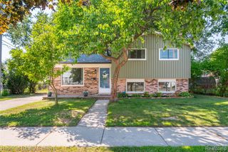 632 Bellevue Avenue, Commerce Twp, MI 48017