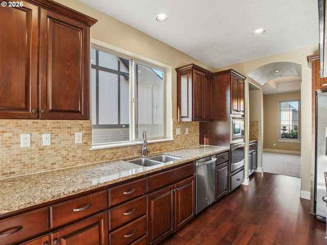 5372 Nw PRIMINO Ave, Portland, OR 97229