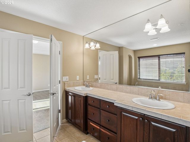 5372 Nw PRIMINO Ave, Portland, OR 97229