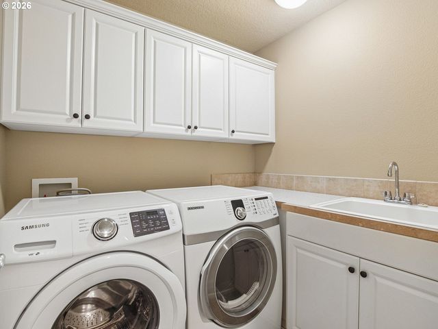 5372 Nw PRIMINO Ave, Portland, OR 97229