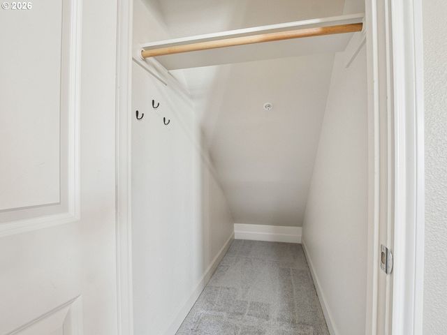 5372 Nw PRIMINO Ave, Portland, OR 97229