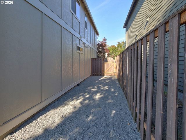5372 Nw PRIMINO Ave, Portland, OR 97229
