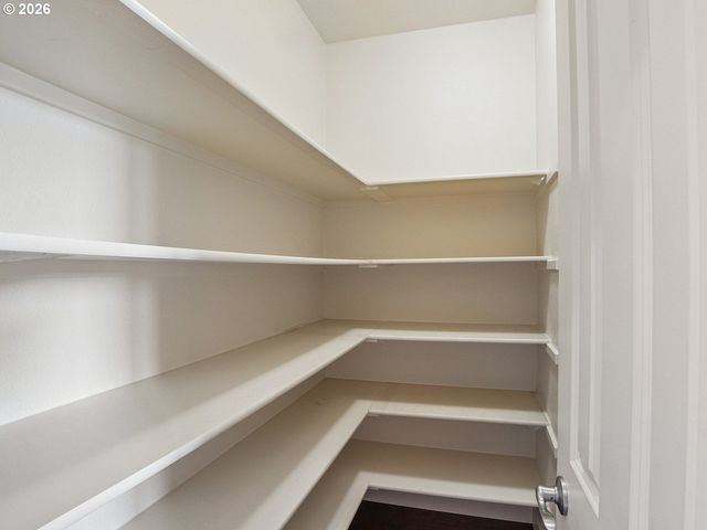 5372 Nw PRIMINO Ave, Portland, OR 97229