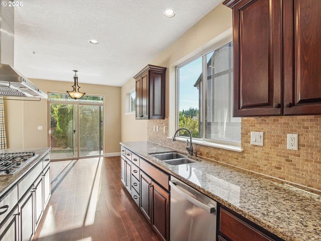 5372 Nw PRIMINO Ave, Portland, OR 97229