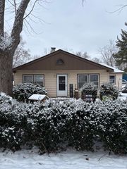 25022 W Catherine Avenue, Antioch, IL 60002