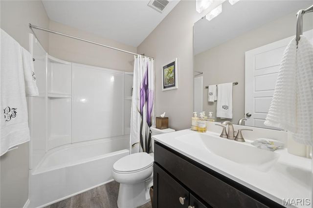 976 Brookfield Chase Court, Florissant, MO 63031
