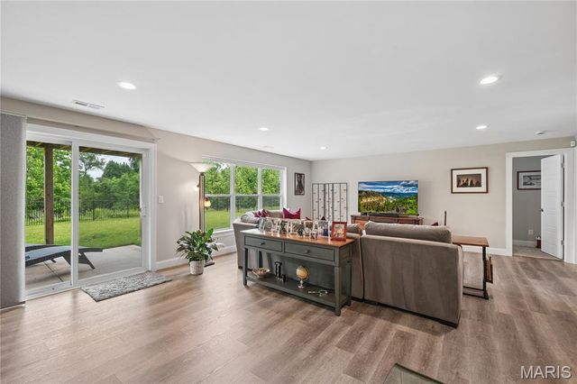 976 Brookfield Chase Court, Florissant, MO 63031