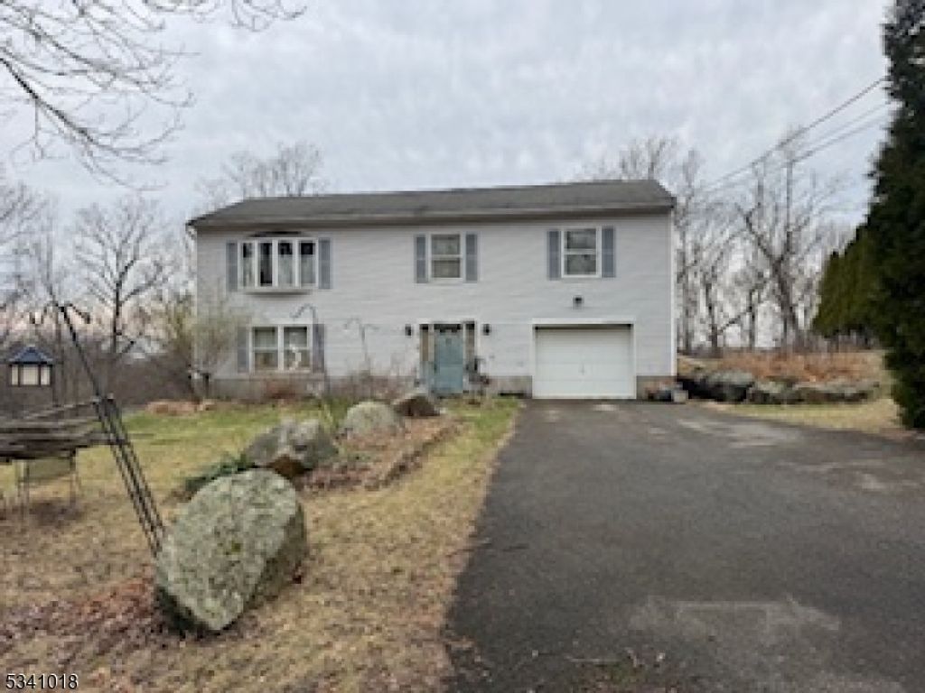 19 Crestview Ln, Vernon Twp., NJ 07419