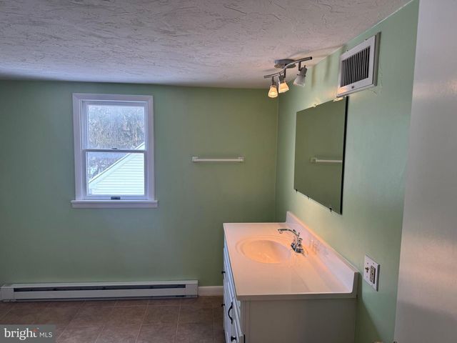 3120 CROOKED WIND LN, York, PA 17404